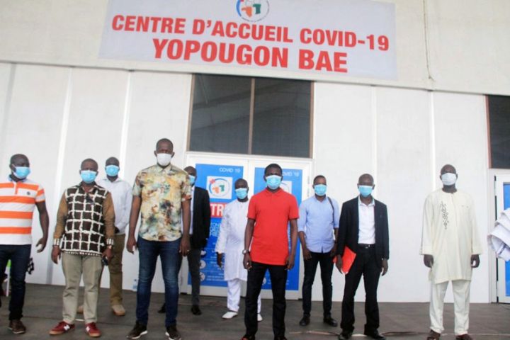 COVID19 : le personnel soignant du centre de dépistage de Yopougon et la population reçoivent de l’aide